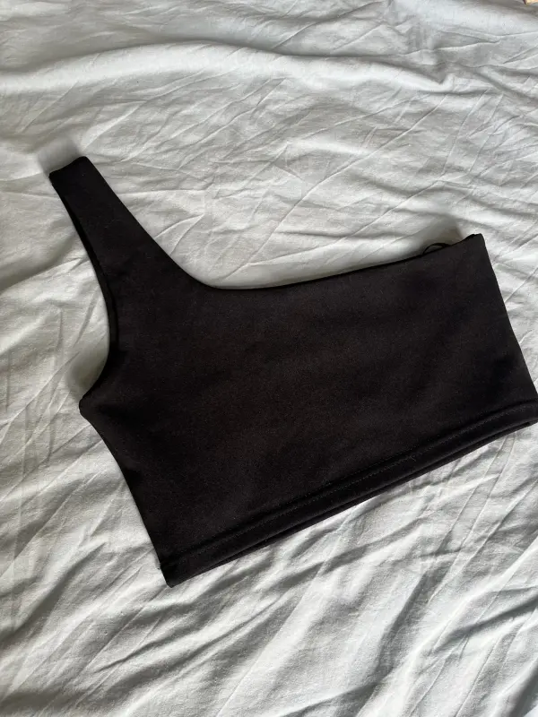 Женские майки и топы - Топ одно плечо черный - Вся Беларусь - Фото 2 Топ одно плечо черный - Вся Беларусь - 237358 - Доска объявлений Kupika.by - Фото 2