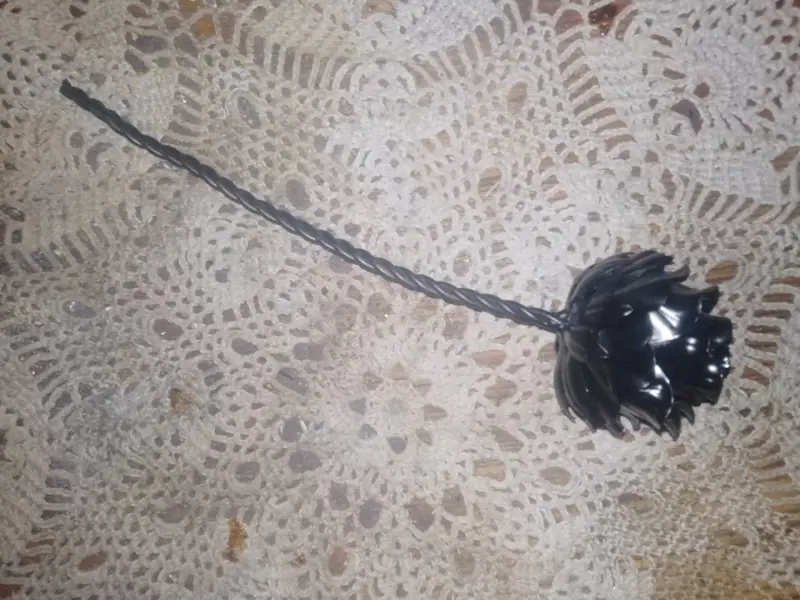 Роза кованая