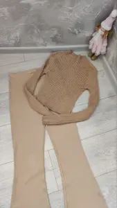 В рубчик леггинсы и гольф