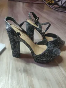 Женские босоножки