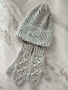Комплект шапочки и варежек серого цвета