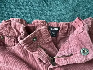 Вельветовые штаны и лонгслив