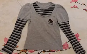 Кофты на девочку 4-5лет, б.у-3шт