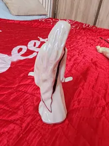 Фарфоровая фигурка