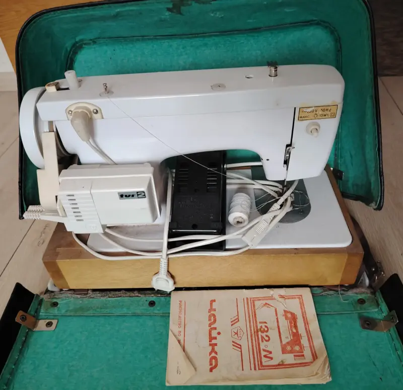 Швейная машинка Чайка.