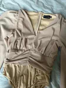 Блузка-боди Бежевая с руковами фонариками