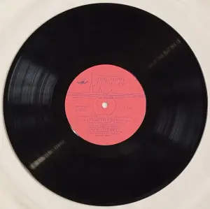 Грампластинка 'Беатрис Поттер - Ухти-Тухти. Галина Орлова - Сказка про весёлых и ловких зайчат' (1990)