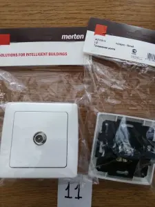 Розетки, выключатели фирмы Merten Германия (скрытый монтаж)