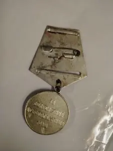 Голая медаль