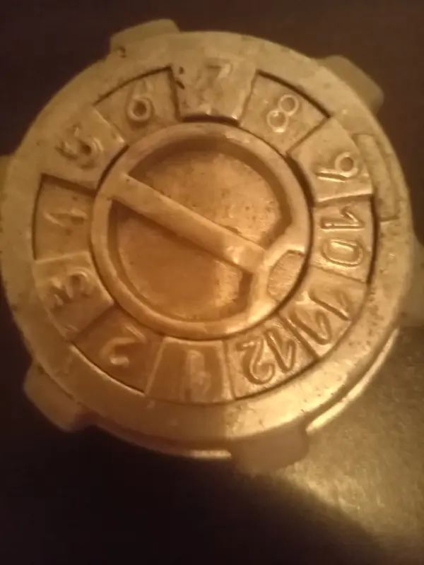 Крышка для бака с кодом