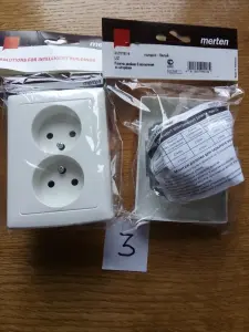 Розетки, выключатели фирмы Merten Германия (скрытый монтаж)