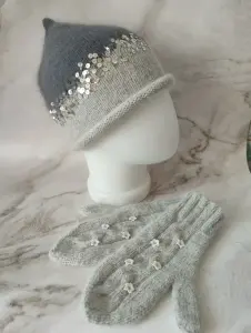 Темно- серый комплект шапка и варежки