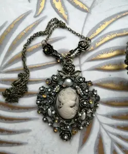 Комплект в стиле винтаж браслет + колье + брошь