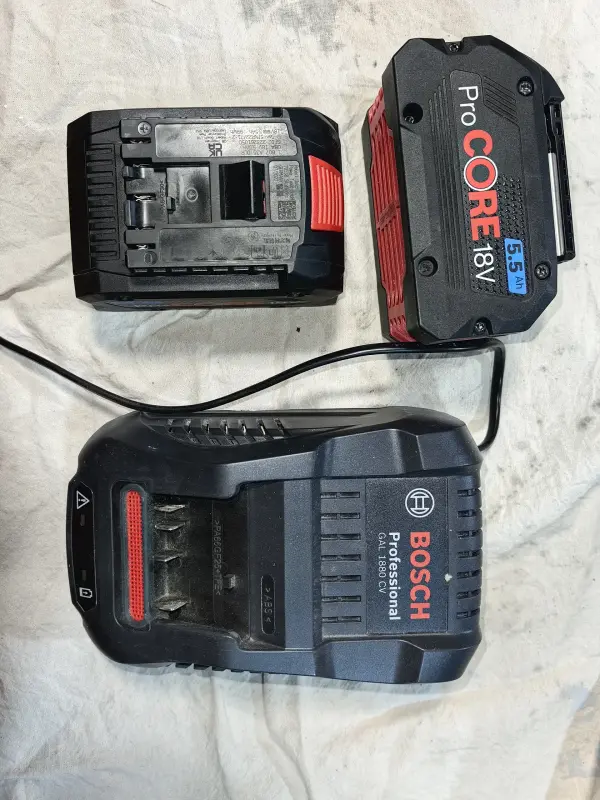 Электроинструмент Bosch.