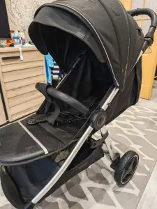 Продам детскую прогулочную коляску.