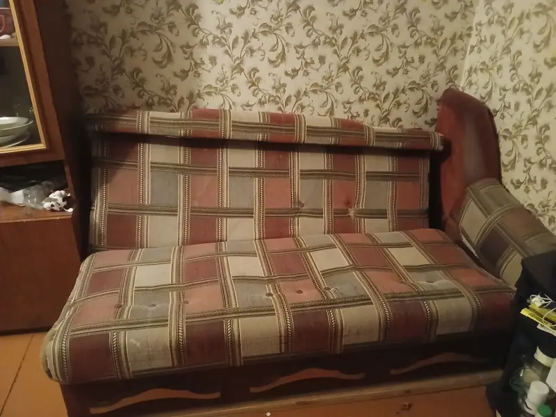 Отдам диван б/у бесплатно