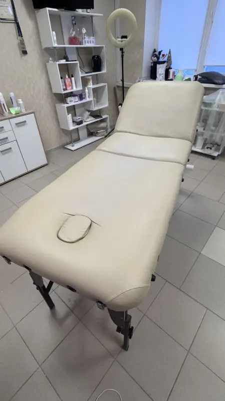 Массажный стол Atlas Sport Складной 3-с 70см (бежевый/деревянный).