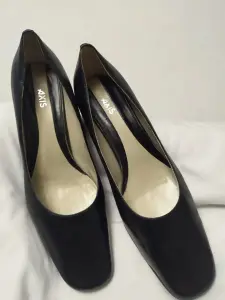 Женские кожаные классические туфли лодочки Axis р. 38