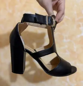 Женские босоножки