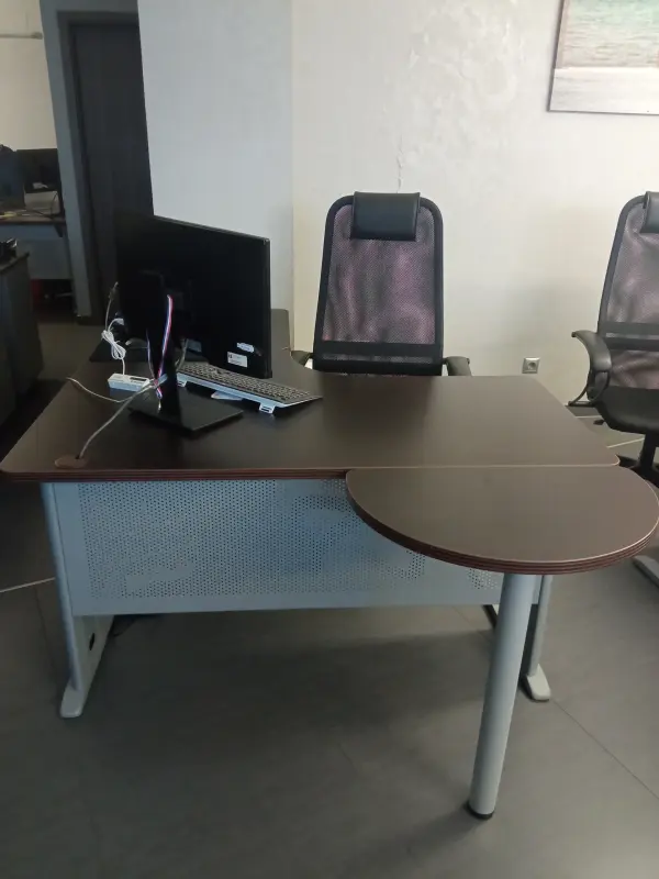 Стол угловой с тумбочкой