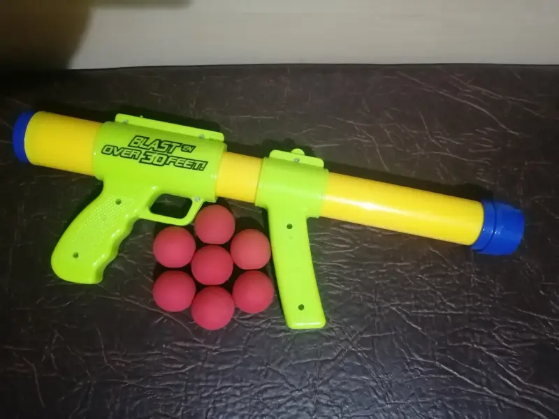 Игровой пистолет (автомат)