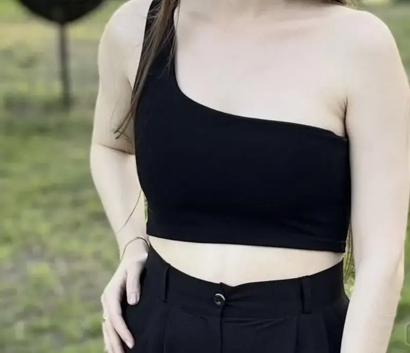 Топ одно плечо черный