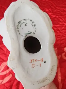 Фарфоровая фигурка