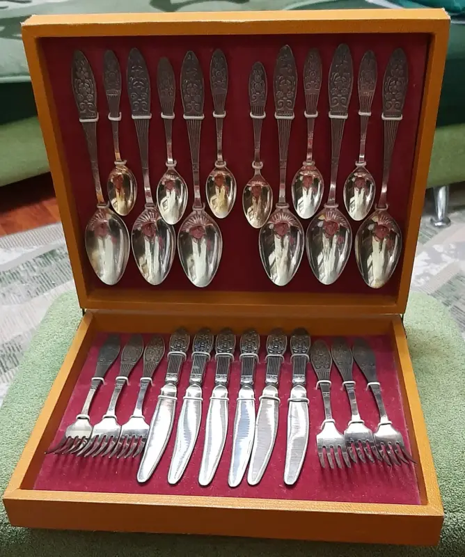 Набор столовых приборов Ромашка (винтаж времён СССР, РМ, МНЦ)