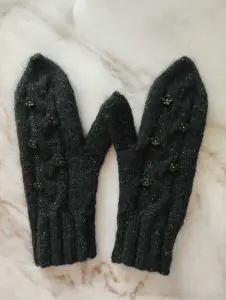 Чёрные теплые варежки