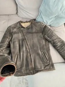 Мужская кожаная куртка 50рр супер качество