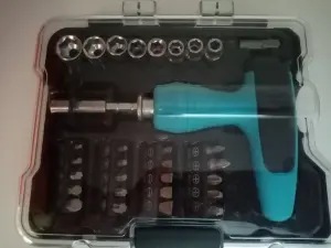 Набор бит и торцевых головок с рукояткой