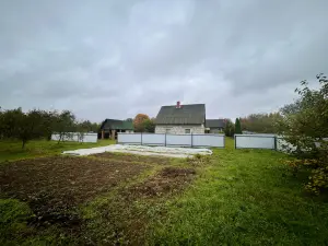 Дом  в жилой деревне Лешница