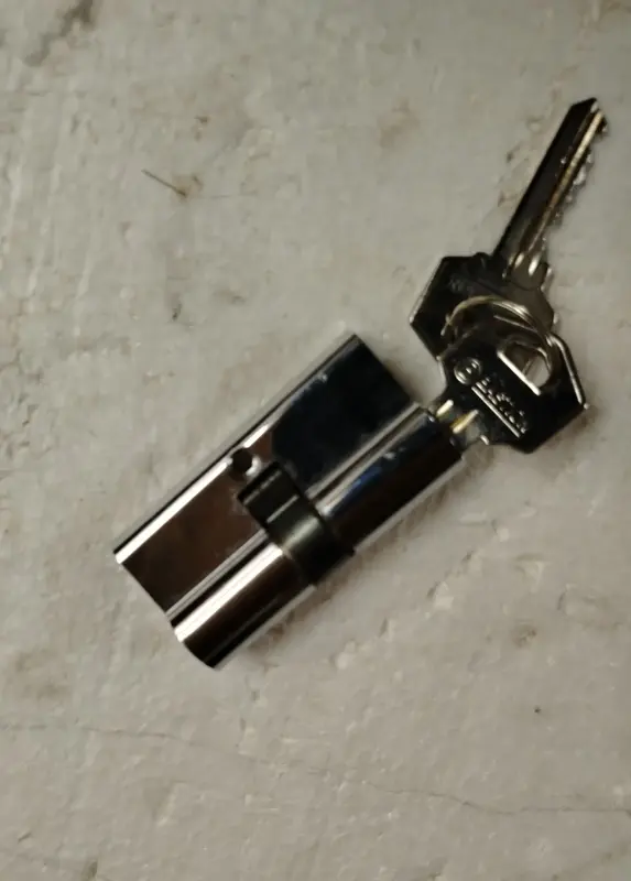 Вставка в замок