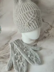 Комплект шапочки и варежек серого цвета