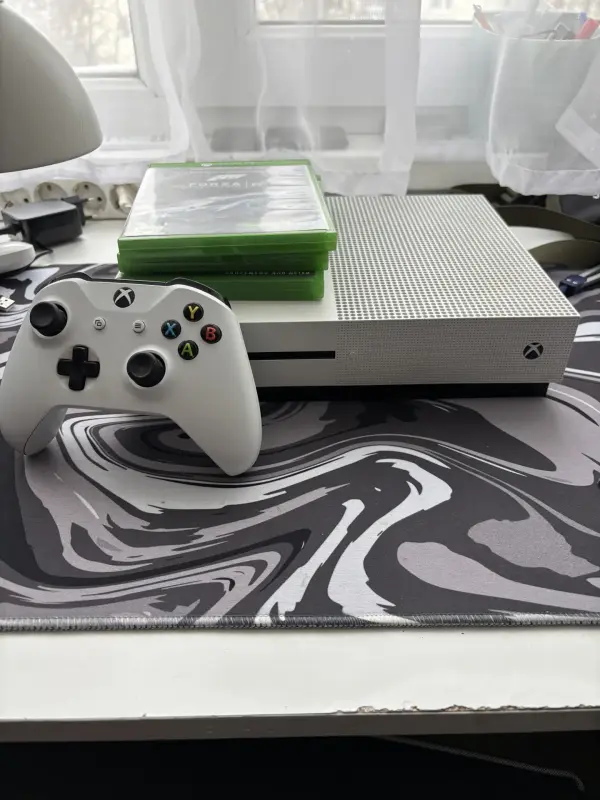 Xbox one в комплекте геймпад диски HDMI провод