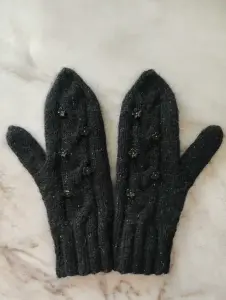 Чёрные теплые варежки