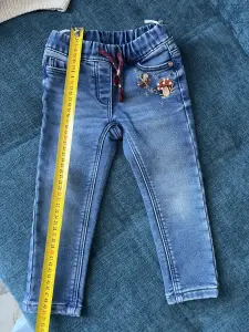 Утеплённые джинсы и свитер