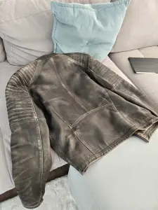 Мужская кожаная куртка 50рр супер качество