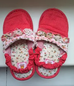 Тапки красные с розами Принцесса, бу, р.30 ( 19см)