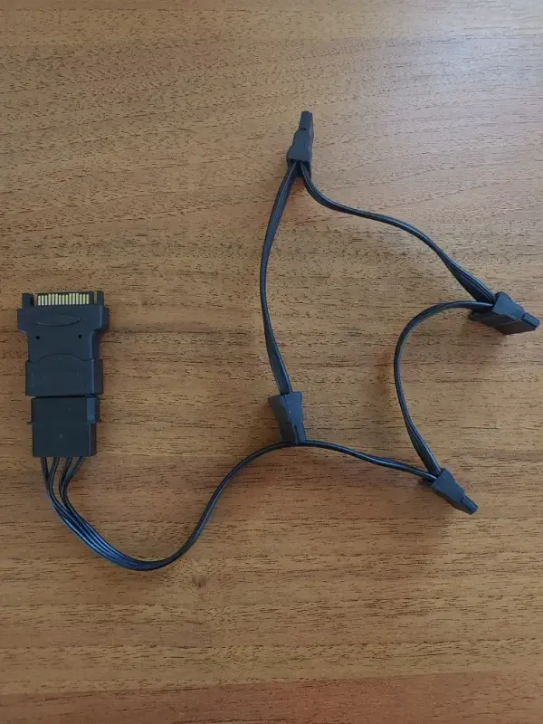 Разветвитель Sata -> 4 Sata 45 см