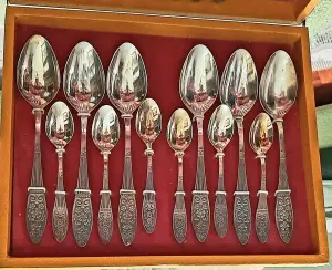 НАБОР СТОЛОВЫХ ПРИБОРОВ "РОМАШКА" (ВИНТАЖ ВРЕМЁН СССР, Рм, МНЦ)