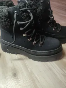 Женские ботинки