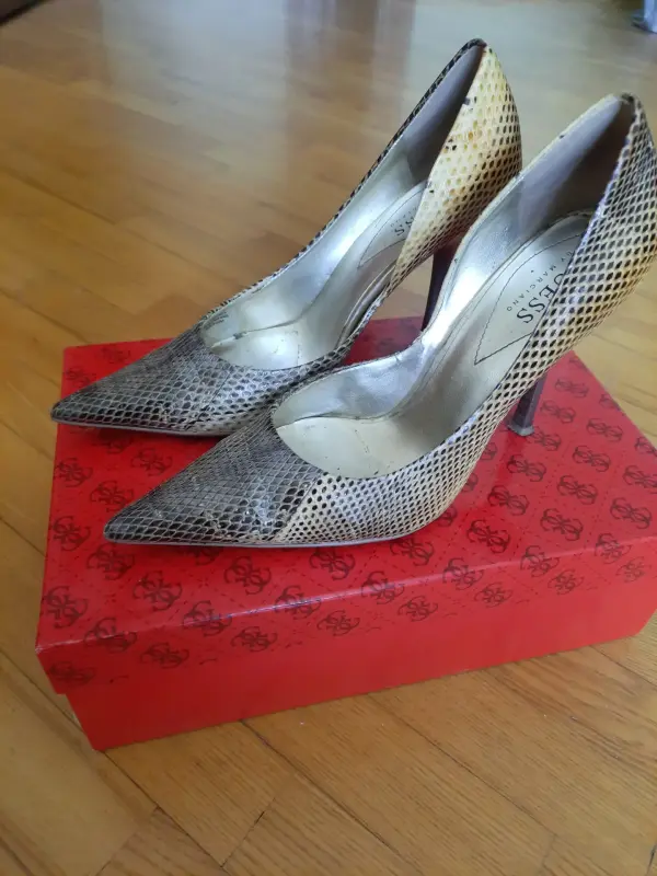 Туфли жен. нат. змеиная кожа 36,5-37 GUESS