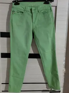 Джинсы зелёные женские