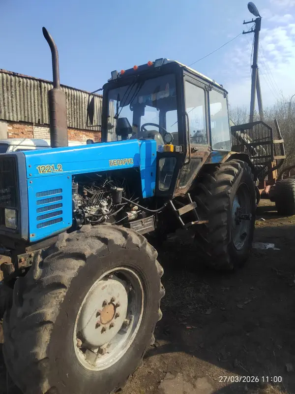 Трактор МТЗ 1221 с лесовозной тележкой