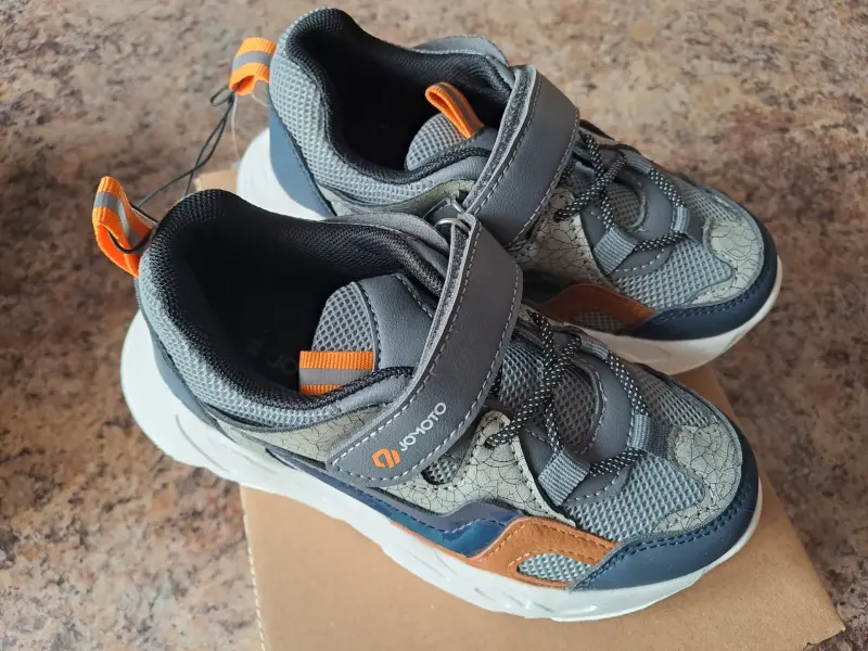 Новые лёгкие кроссовки р.30 ( стелька 19)