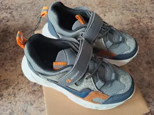 Новые лёгкие кроссовки р.30 ( стелька 19)