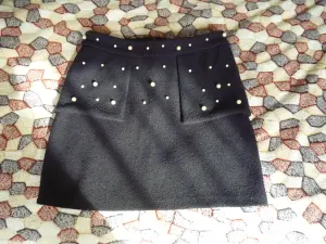 Юбка чёрная с бусами