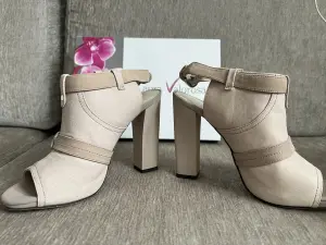 Босоножки Laura Valorosa