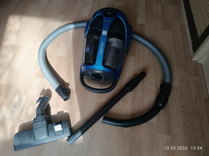 Пылесос Samsung SC885B. Мощность 2200 вт.